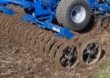Bogie T-ring packer roller Alternatively to the standard roller, the AXR-H can be equipped with a bogie-T-ring packer roller. This roller enhances machine stability and creates a finer structured seed bed.