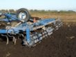 Crumbler roller: Instead of a rear harrow a 400 mm diameter crumbler can be fitted. The roller consolidates the soil and leaves an ideal service for drilling into. 